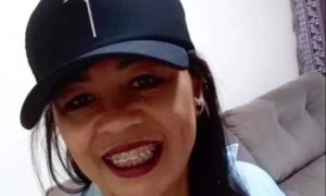 Auxiliar de limpeza é encontrada morta sob viaduto com as duas pernas quebradas em Tietê