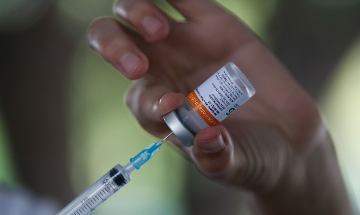 Doses para imunização em massa estão separadas na Fiocruz e depende de assinatura do Ministro