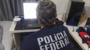 Jovem foi preso com coleção de 1,7 mil imagens pornográficas de crianças e adolescentes