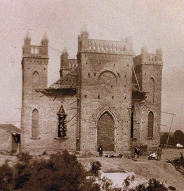 Igreja de Santo Antonio Antes e Depois foto de arquivo da pagina Memorias de Botucatu acervo de Maria Anna Moscogliato