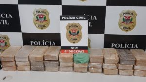 Motorista é preso com 30 tabletes de cocaína em cilindro de ar