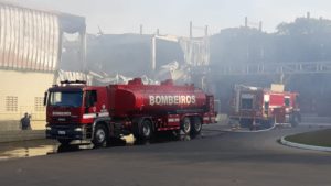 Incêndio atinge fábrica de produtos químicos em Piracicaba