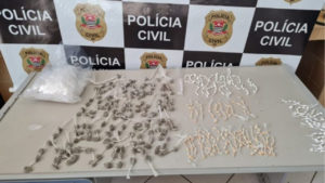 Policial infiltrado e cão farejador capturam traficante no Mercadão das Drogas de Botucatu