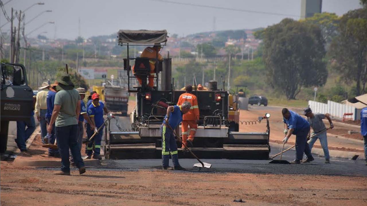 2º trecho de duplicação da Gastão Dal Farra começa a ser pavimentado