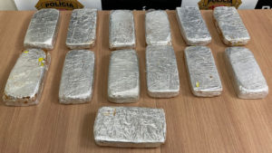 Boliviano é preso em Americana com R$ 360 mil em crack; 13 tijolos