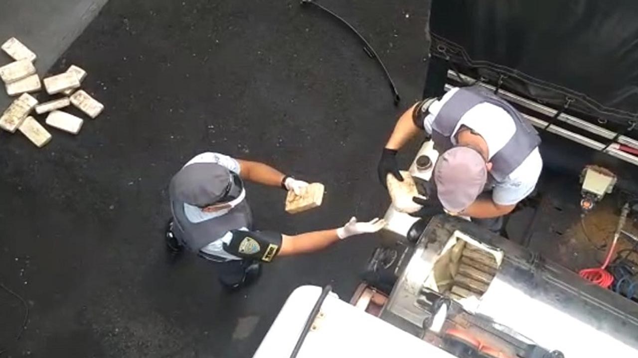 Cocaína em tanque de combustível leva motorista de caminhão à prisão em Itatinga