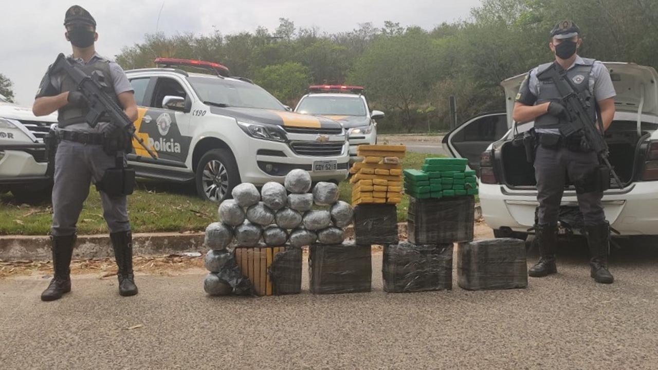 2º Batalhão Rodoviário detém casal e apreende 173 tijolos de maconha em Chavantes