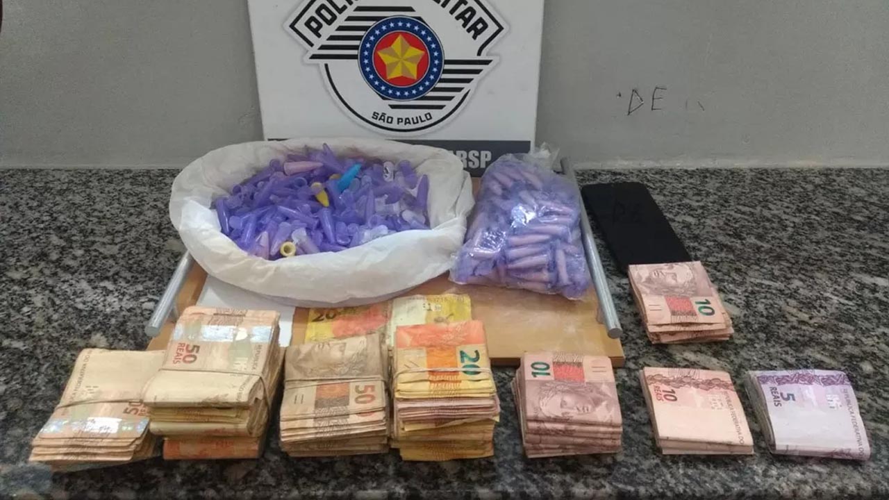 Polícia encontra quase R$ 20 mil e drogas em ponto de tráfico de Limeira