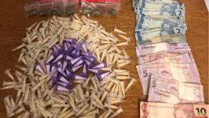 Traficante é preso com quase 300 porções de drogas em Marília