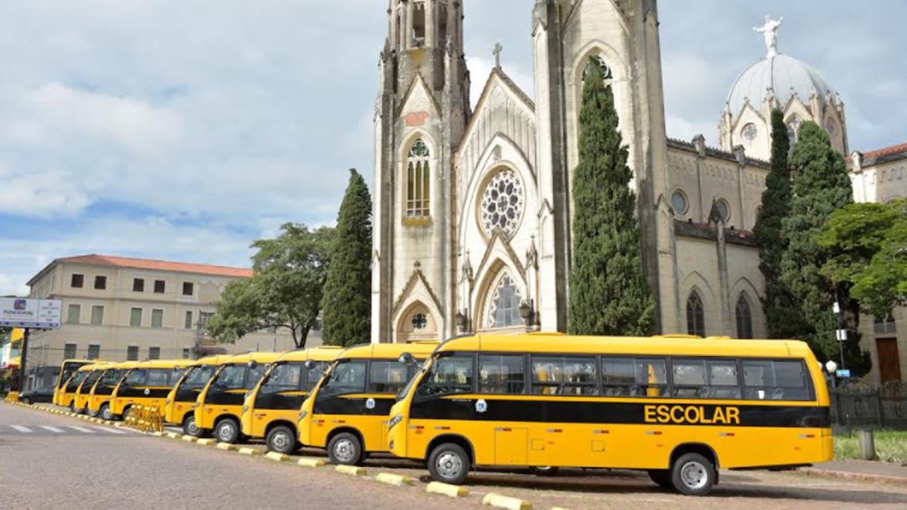 Botucatu adquire 10 novos ônibus e renova a frota escolar