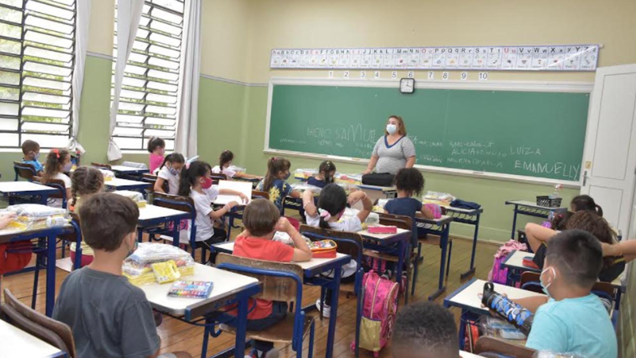 Escolas Cardosinho e Rafael retomam atividades com aulas em período integral