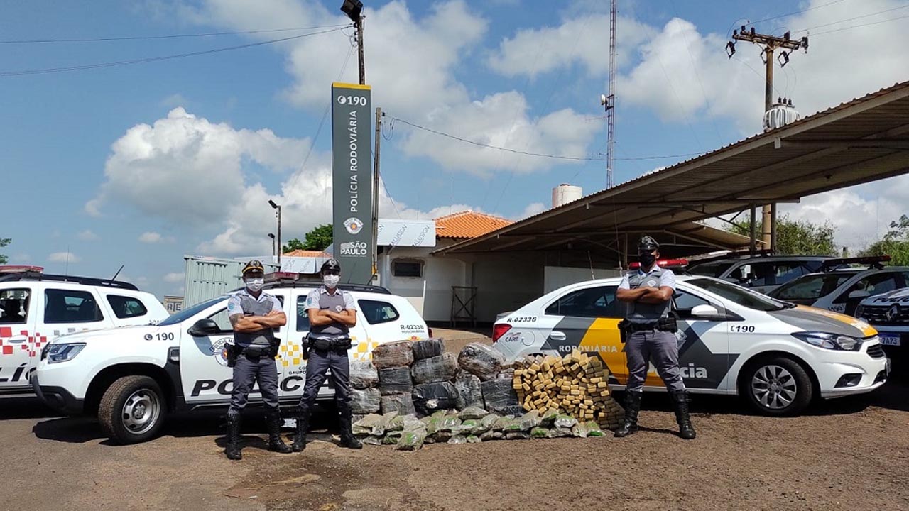 Mais de meia tonelada de maconha é apreendida em Santa Cruz do Rio Pardo