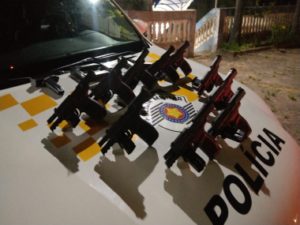 PM Rodoviária apreende dez pistolas 9mm e 20 carregadores