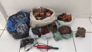 1 PM apreende grande quantidade de fios de cobre em comércios de sucata de Marília