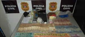 Polícia apreende mais de um quilo e meio de cocaína pura em São Manuel https://orolo.com.br/bauru-noticias-regiao/policia-bauru/policia-apreende-mais-de-um-quilo-e-meio-de-cocaina-pura-em-sao-manuel/