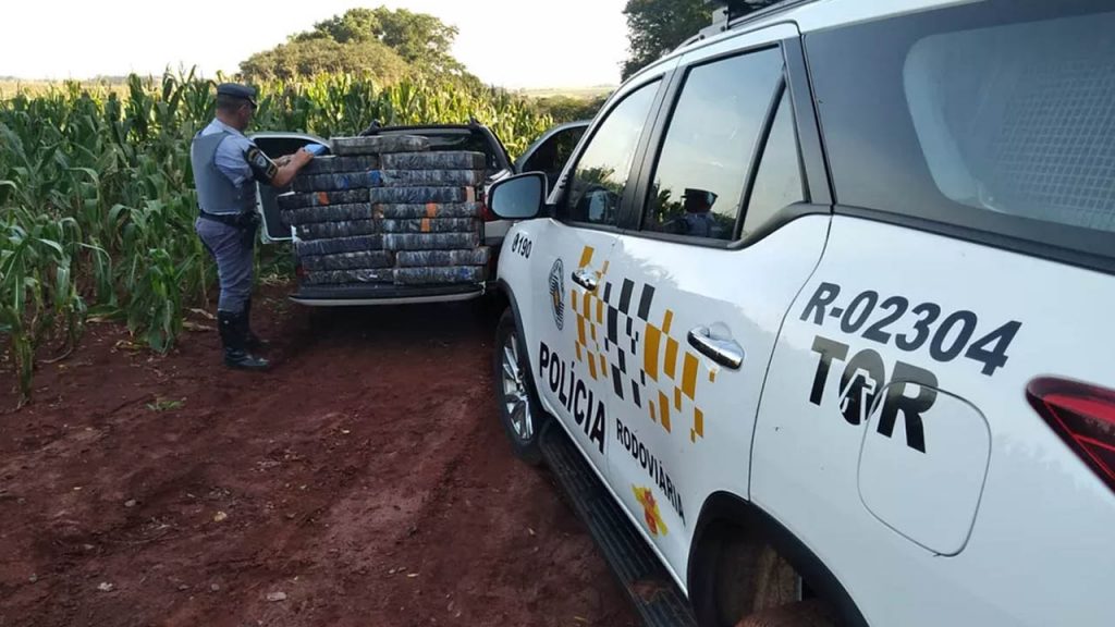 Homem e preso com mais de 300 tabletes de maconha em rodovia de Paraguacu Paulista