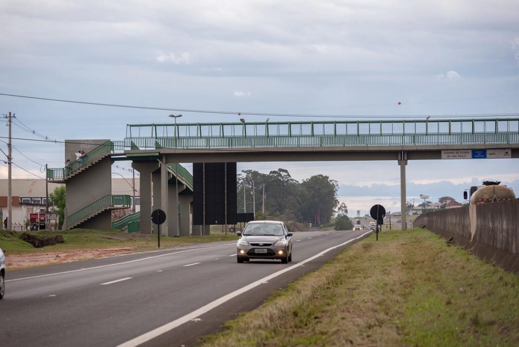 Homem pula alambrado de rodovia e e atropelado em Botucatu 1