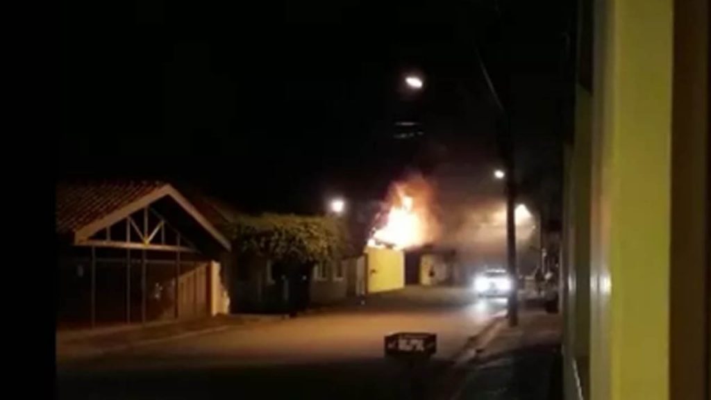 Policia investiga casa incendiada apos discussao de casal 1