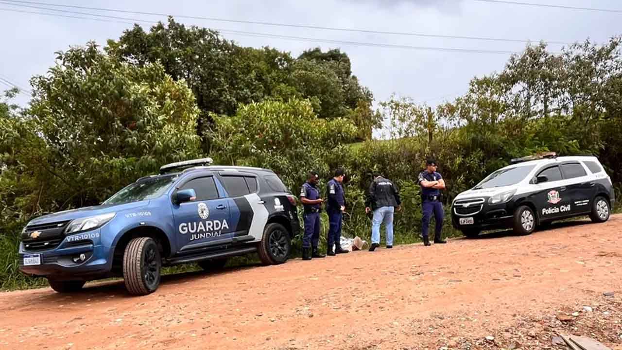 Bebê achada morta dentro de saco de lixo em estrada vicinal teve hipotermia