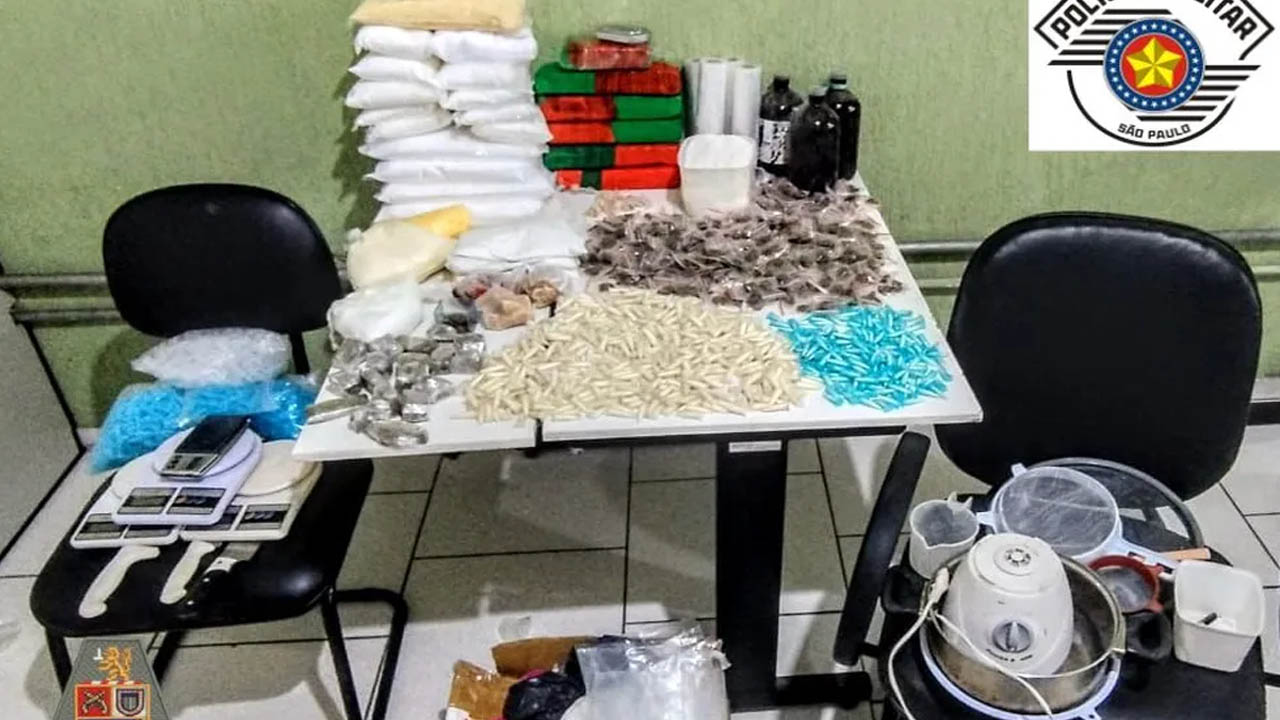 Casal com 20 quilos de drogas é preso