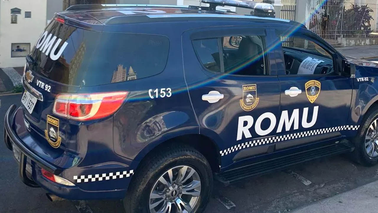 Homem é esfaqueado na rua após discussão com conhecido