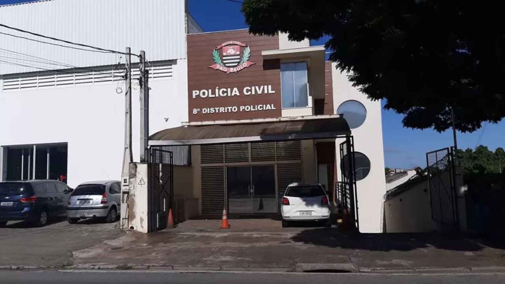 Mulher que abandonou feto em contêiner de lixo diz à polícia que teve aborto espontâneo