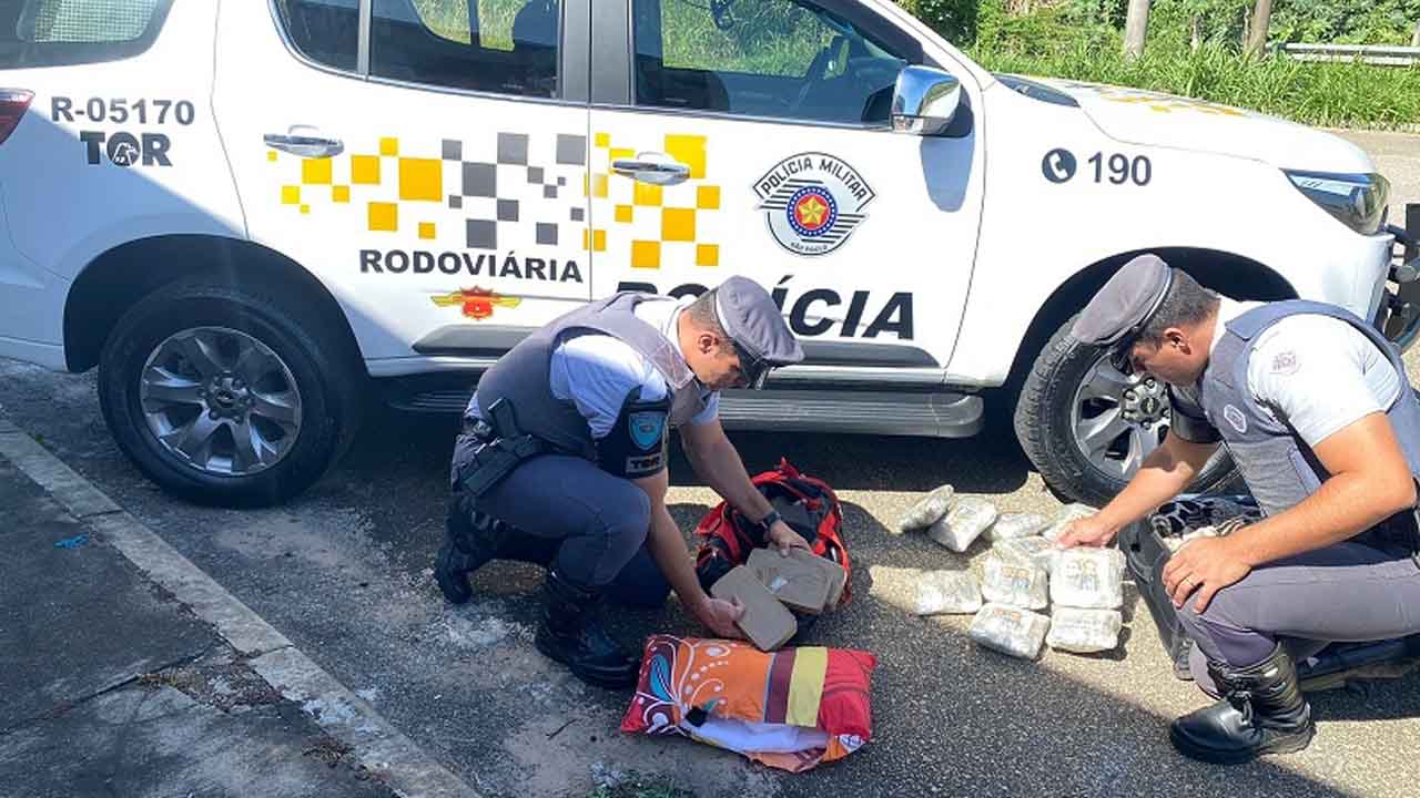 Polícia Rodoviária prende dois bolivianos por tráfico internacional de drogas, em Itu