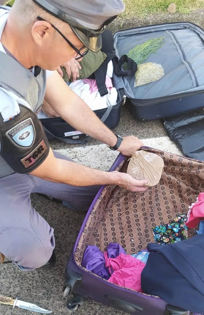 Policia apreende 15 kg de cocaina e prende quatro bolivianas que viajavam de onibus em Rafard 1