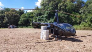 Polícia intercepta helicóptero com 300 kg de cocaína em Buri