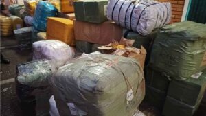 Polícia prende 50 fardos de contrabando em Itu