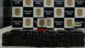Ônibus carregavas 100 tijolos de cocaína em Cesário Lange
