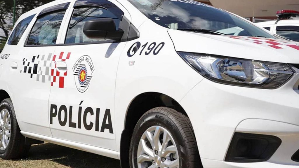 fantasiou se de palhaco para atear fogo no carro da ex 1