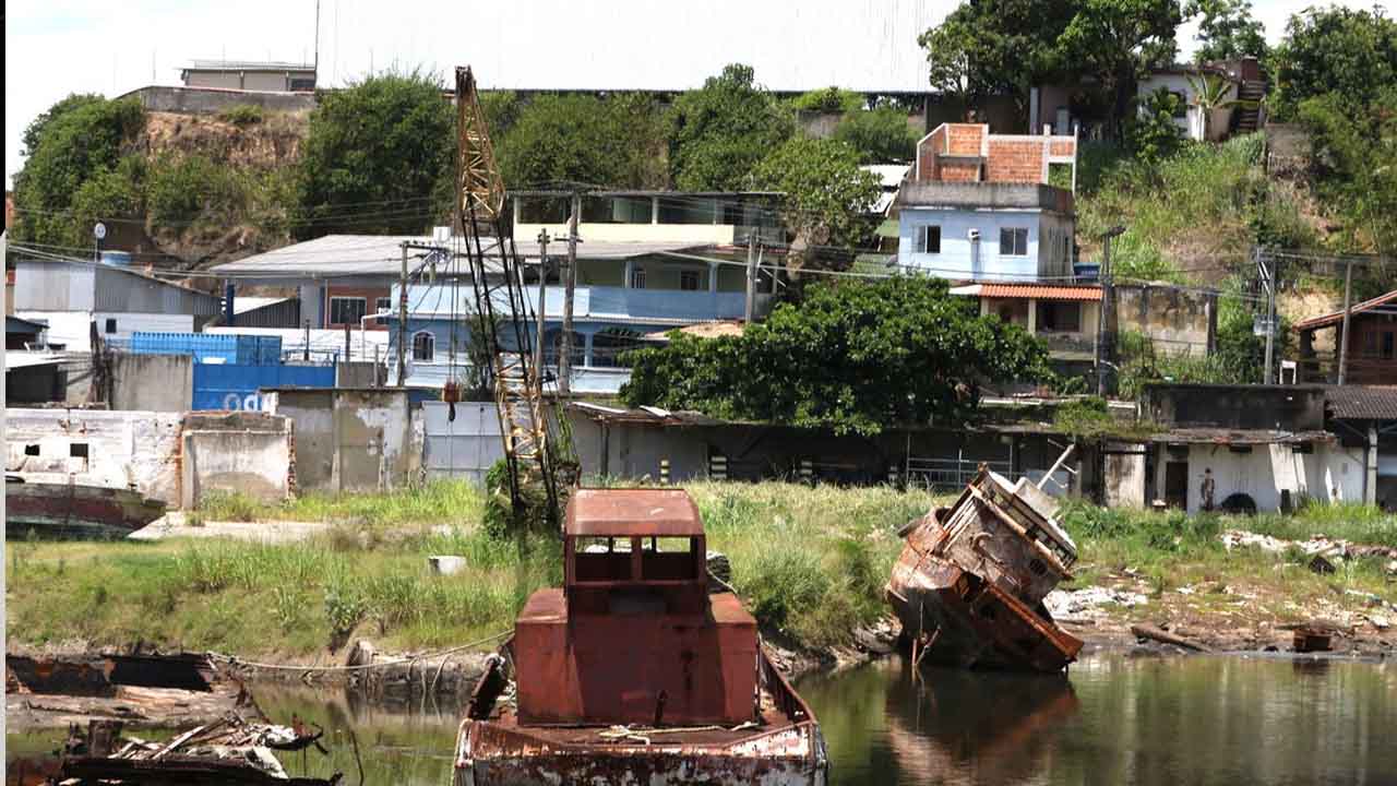 Acidente na Baía de Guanabara lança luz a problema ambiental e social