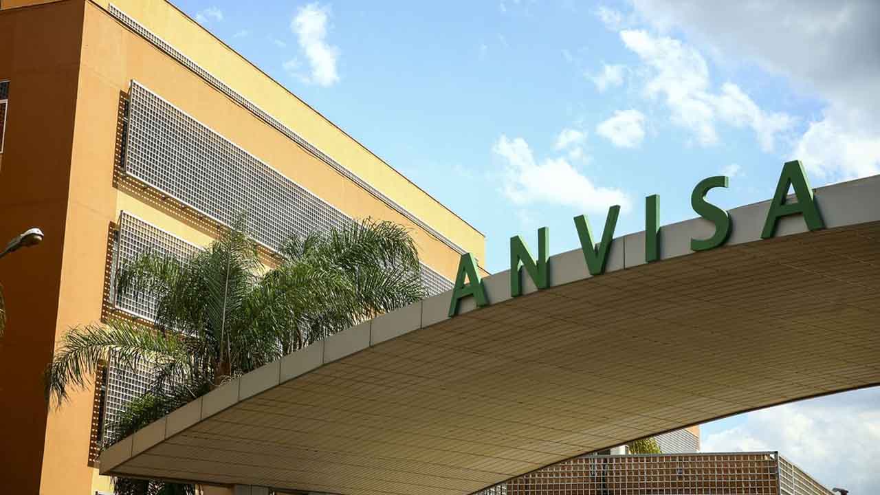 Anvisa proíbe fabricação de sete produtos para cabelos