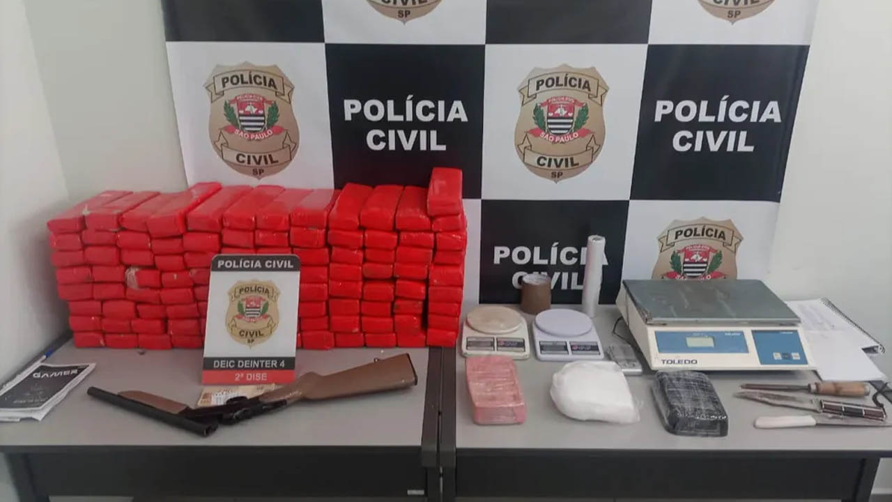 Casal é preso com mais de 60 quilos de drogas e arma, em Bauru