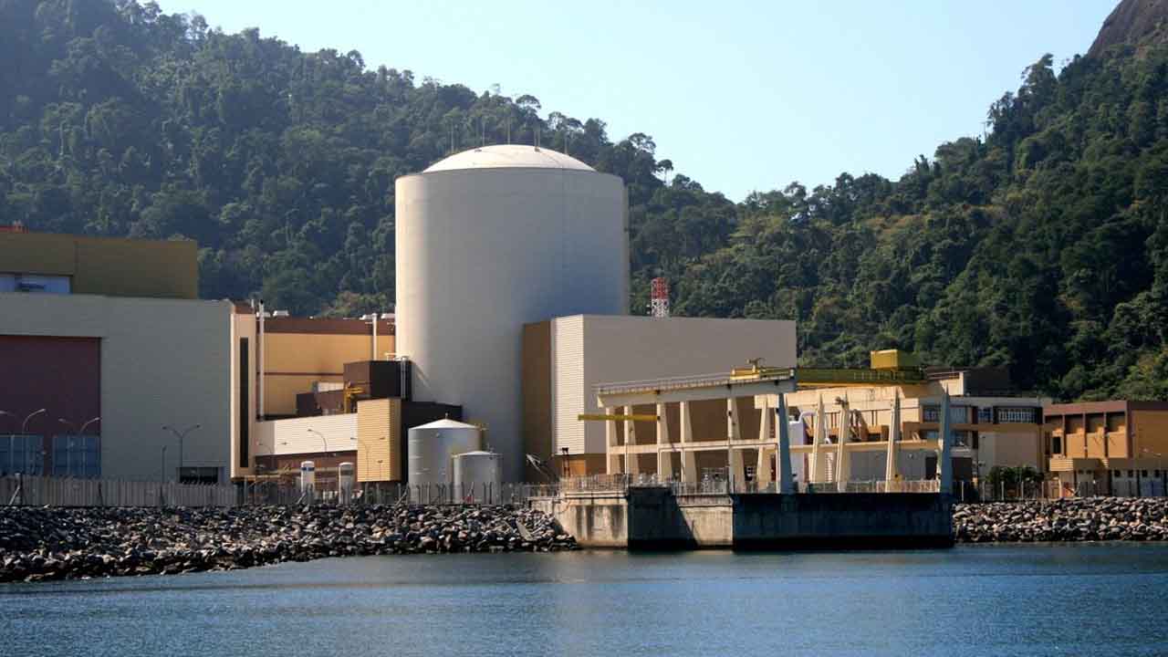 Eletronuclear é multada por liberação de material radioativo no mar no Rio