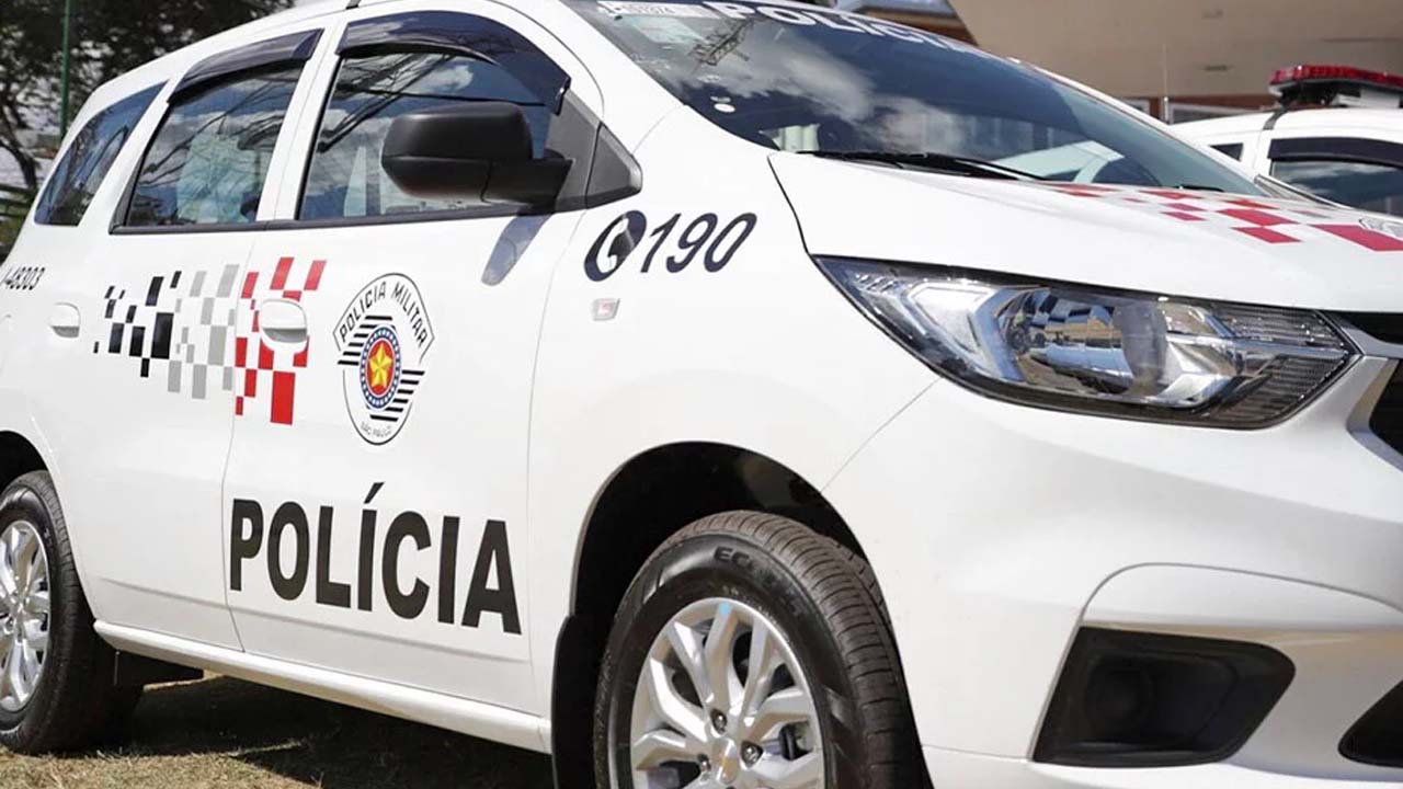 Feminicídio: mulher é encontrada morta pelos filhos no quintal