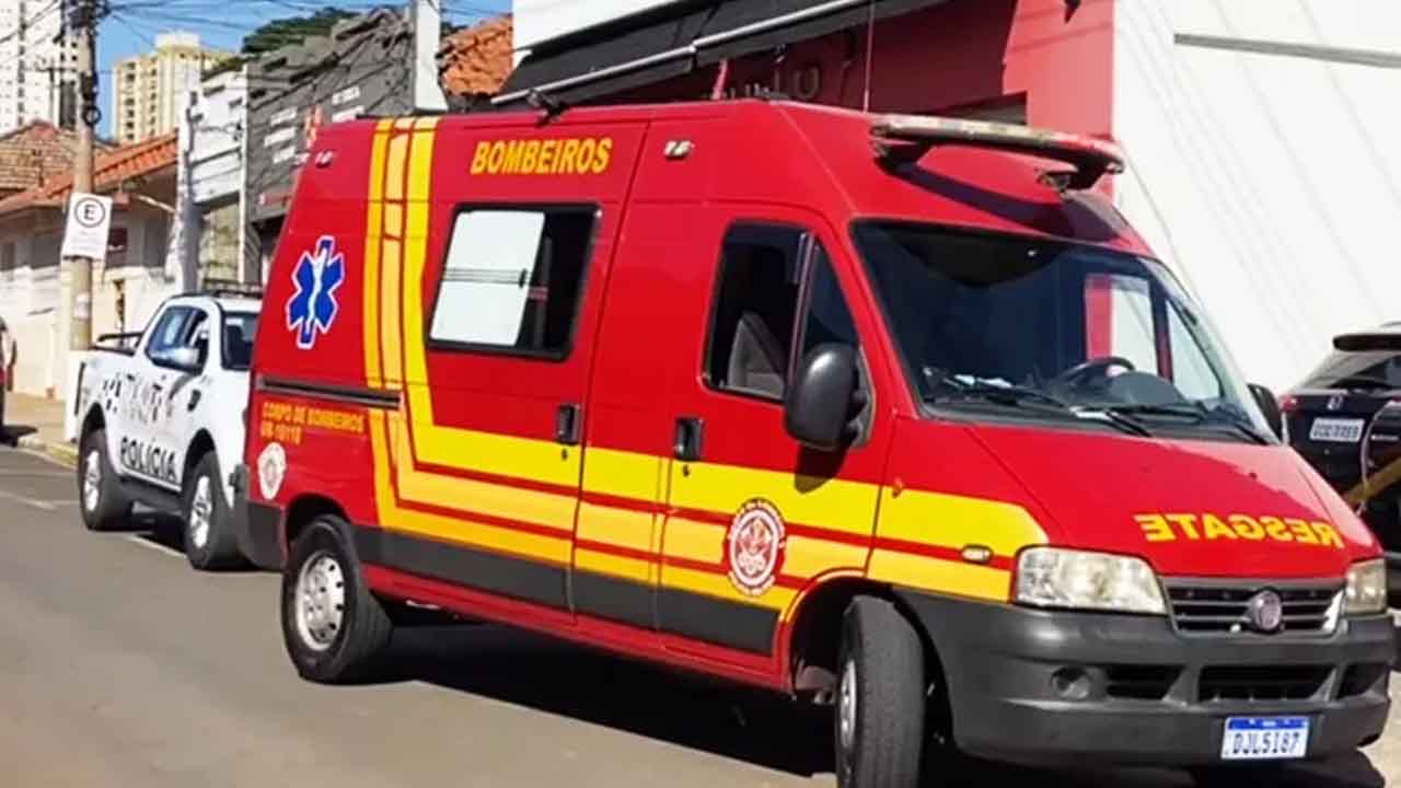 Homem faz disparos com arma na direção de açougue e bate em carros na fuga em Piracicaba