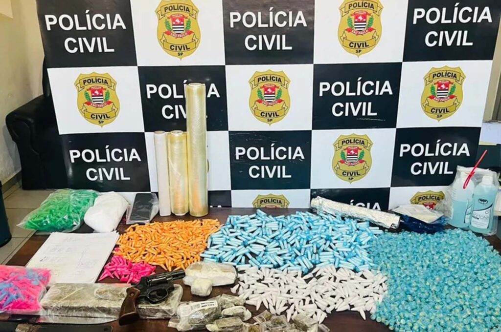 Jovem é presa com drogas em casa onde morava com os filhos em Laranjal Paulista