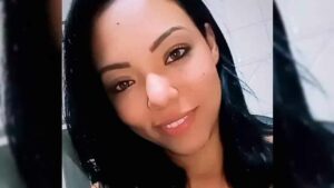 Mulher é assassinada com mais de 30 facadas pelo ex-companheiro, em Lins