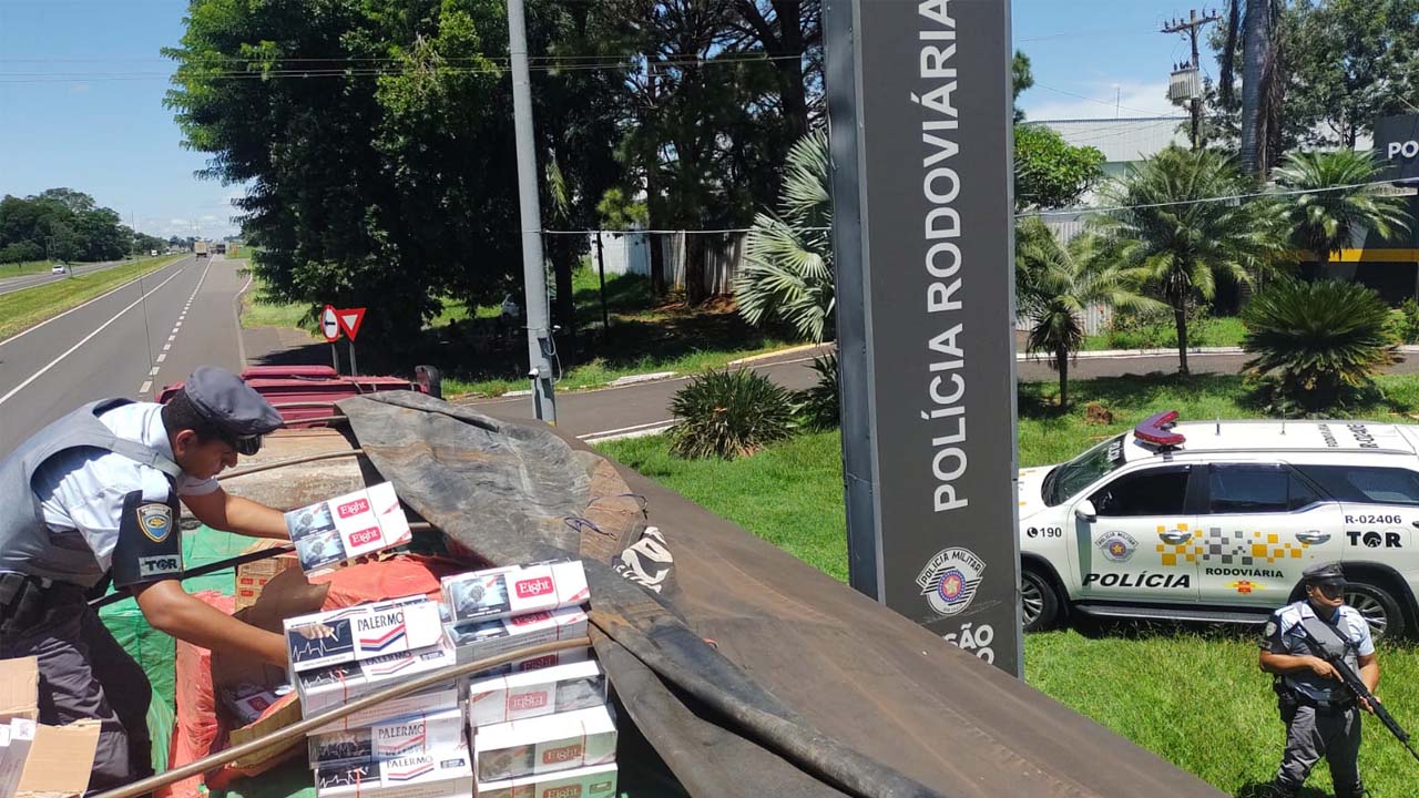 Policia Rodoviária prende caminhoneiro com 200 mil maços de cigarros contrabandeados em Penápolis