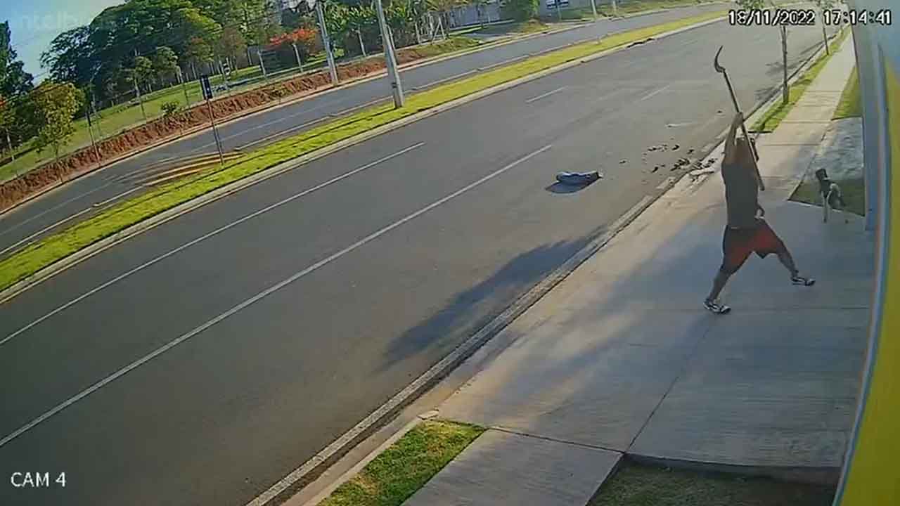 Policial mata homem que tentou invadir escola com foice em Limeira