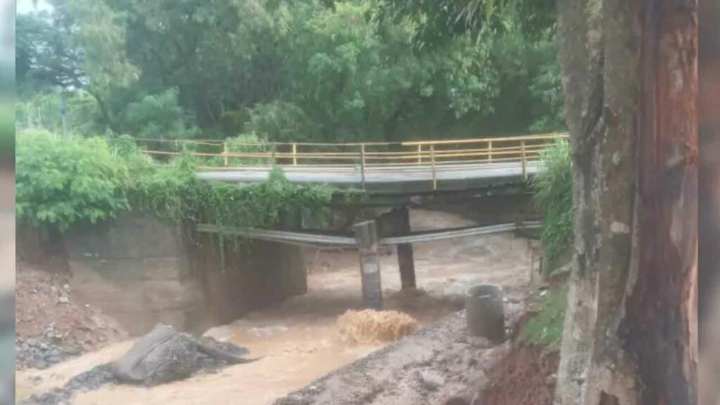 Ponte é interditada após fortes chuvas em Laranjal Paulista