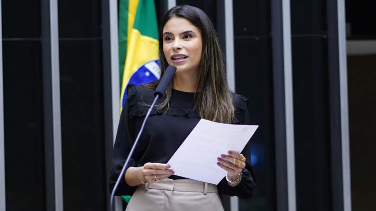 Projeto garante prioridade em serviços públicos a órfãos de feminicídio