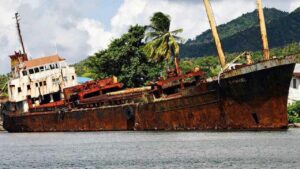 Rio quer retirar embarcações abandonadas na Baía de Guanabara