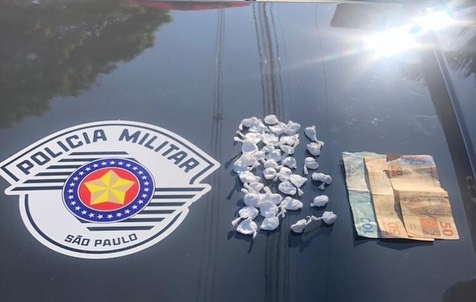 Viatura do trafico e abordada e policia encontra 39 porcoes de cocaina 1