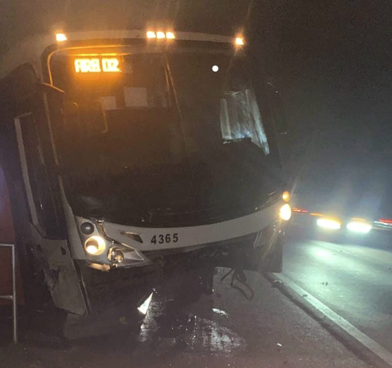 Ônibus com Funcionários da Caio sofre acidente na Rondon