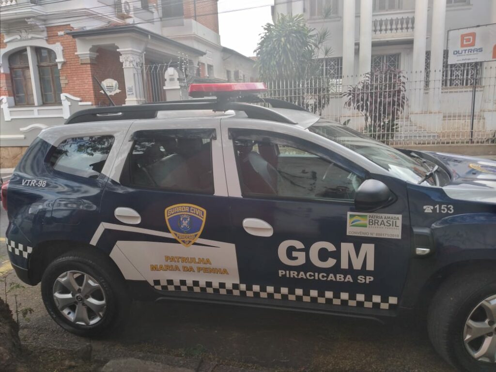 Patrulha Maria da Penha da GCM prende em flagrante homem por violencia domestica ameaca e invasao de domicilio