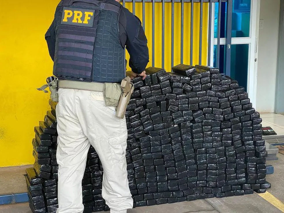 Homem e preso com mais de 300 kg de maconha em porta malas de carro em Ourinhos 1