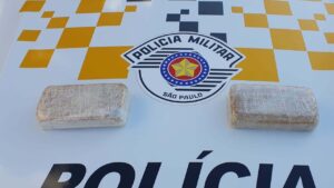 Polícia Rodoviária prende boliviana com dois quilos de pasta base de cocaína em Jaú